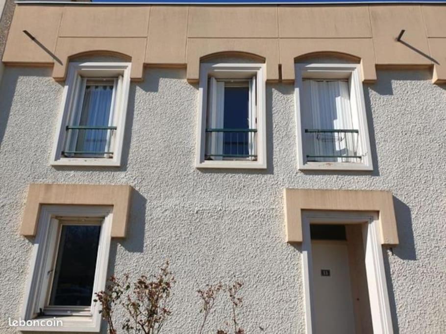 Maison De Ville 102M2 3 Chambres Монтиньи-ле-Бретонё Экстерьер фото